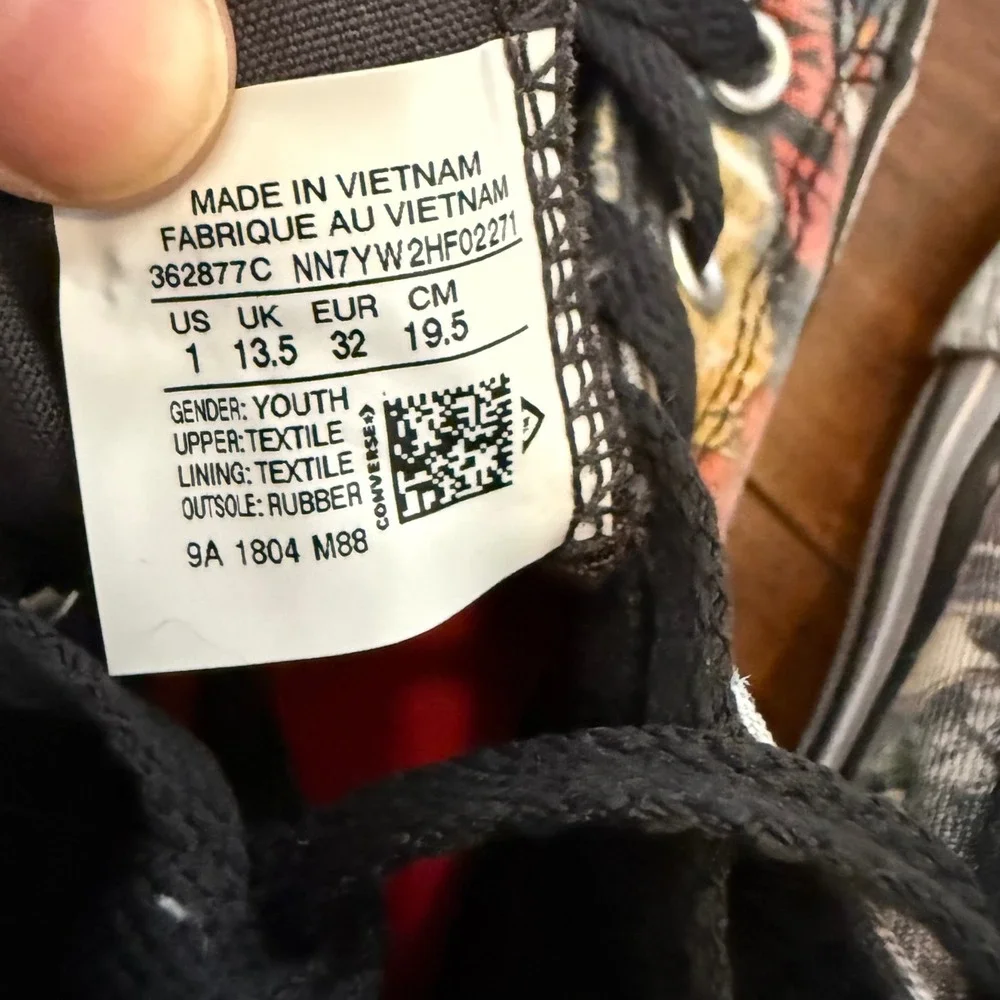 Converse Chuck Taylor All Star Justice League High Top Youth Size 1 Comic Print‎